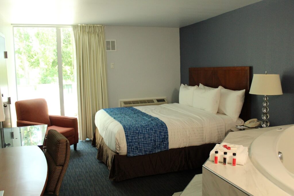 Travelodge by Wyndham Waters Edge Hotel – Racine - Image 3
